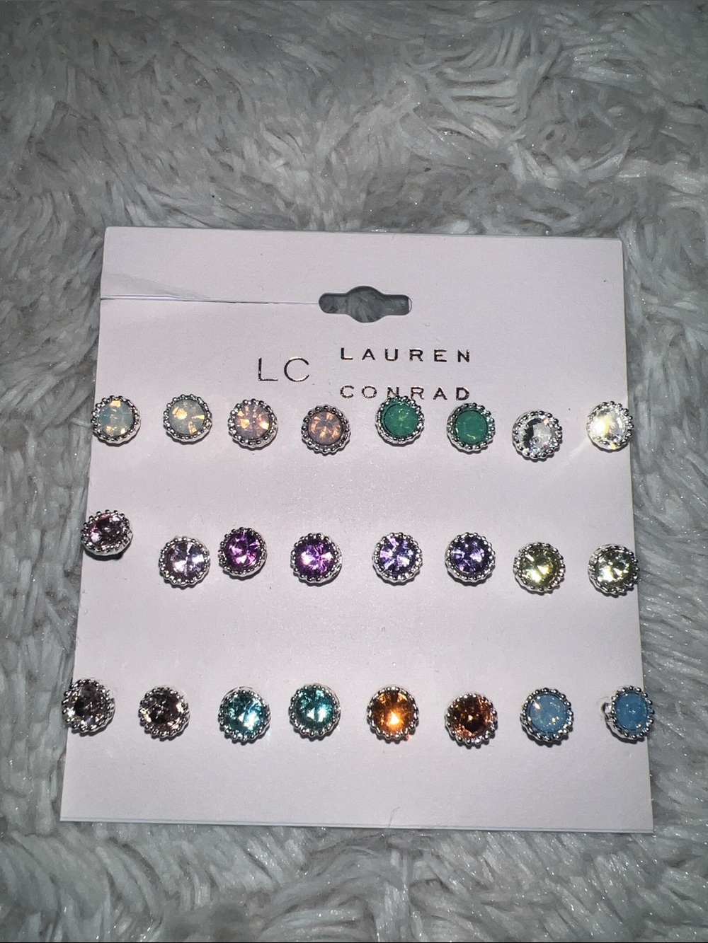 GORGEOUS LC EAR STUDS